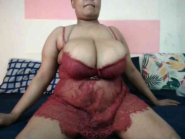 BIGTITTISXX webcam
