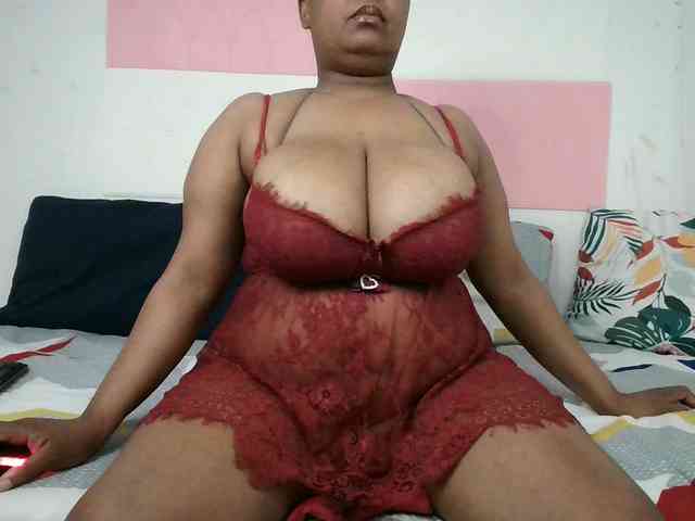 BIGTITTISXX webcam