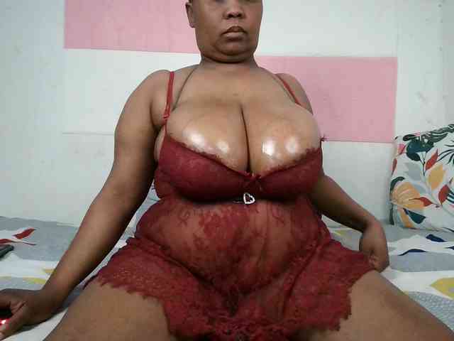 BIGTITTISXX webcam