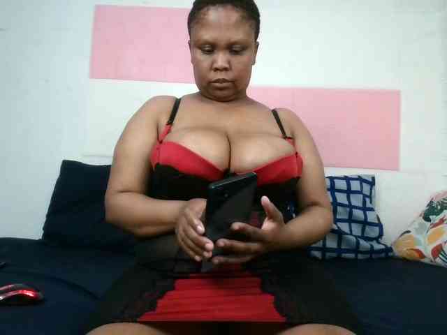 BIGTITTISXX webcam