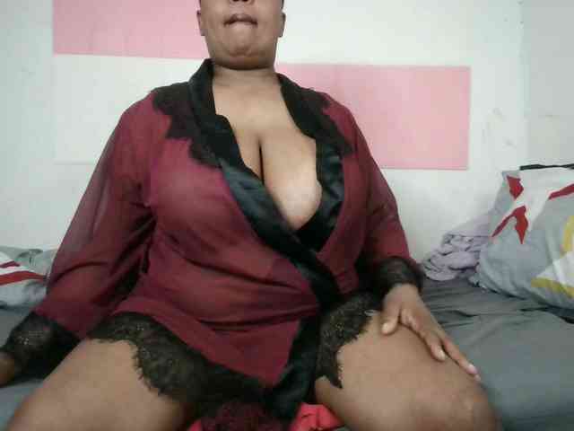 BIGTITTISXX webcam