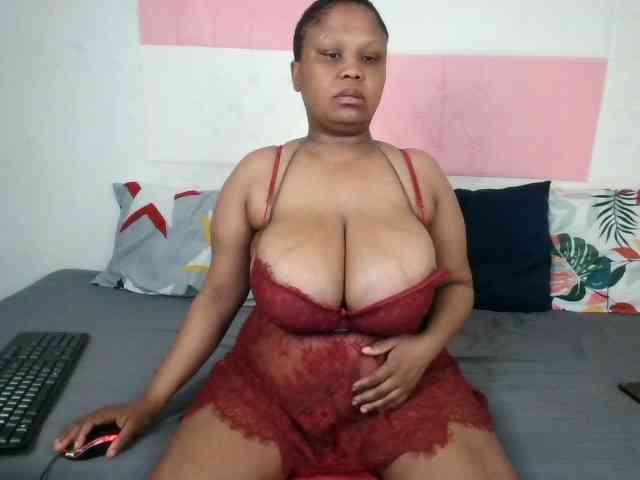BIGTITTISXX webcam