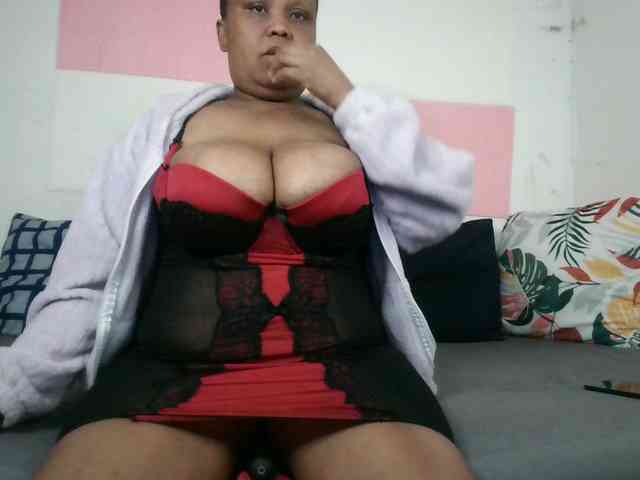 BIGTITTISXX webcam