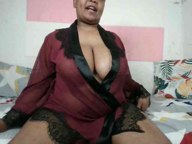 BIGTITTISXX webcam