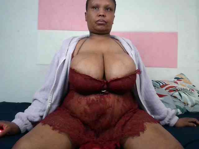 BIGTITTISXX webcam