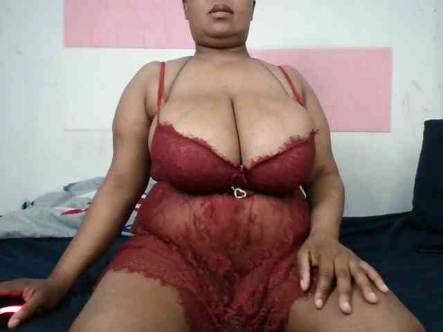 BIGTITTISXX webcam