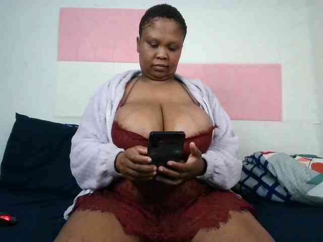 BIGTITTISXX webcam
