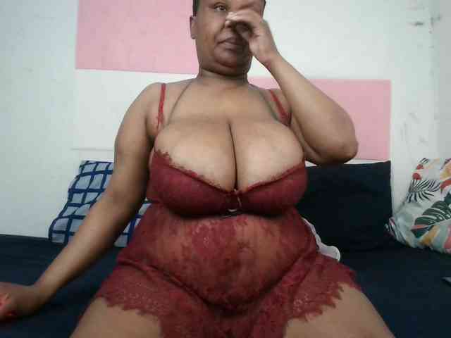 BIGTITTISXX webcam