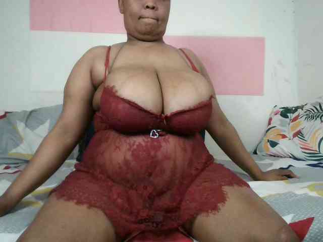 BIGTITTISXX webcam