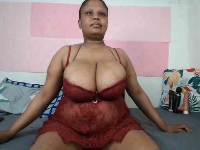 BIGTITTISXX webcam