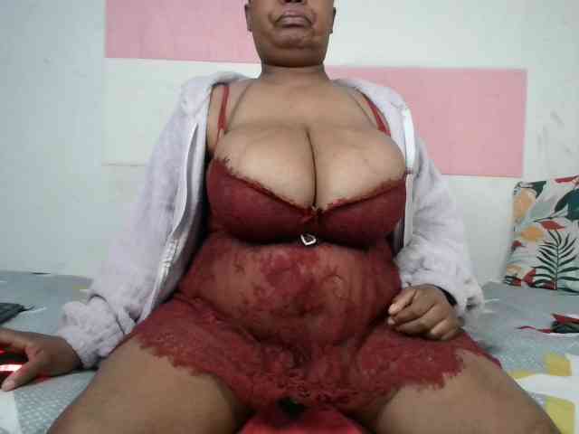BIGTITTISXX webcam