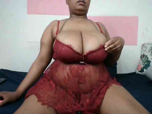 BIGTITTISXX webcam