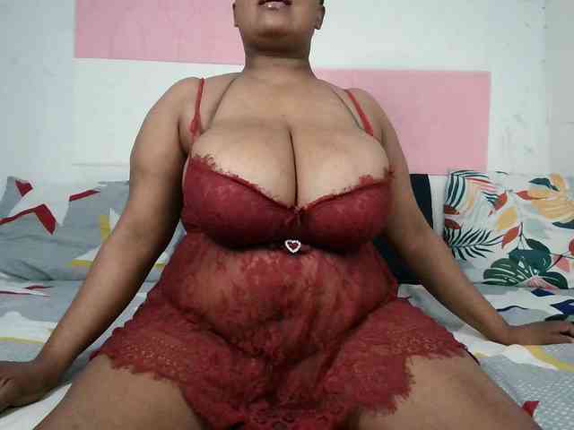 BIGTITTISXX webcam