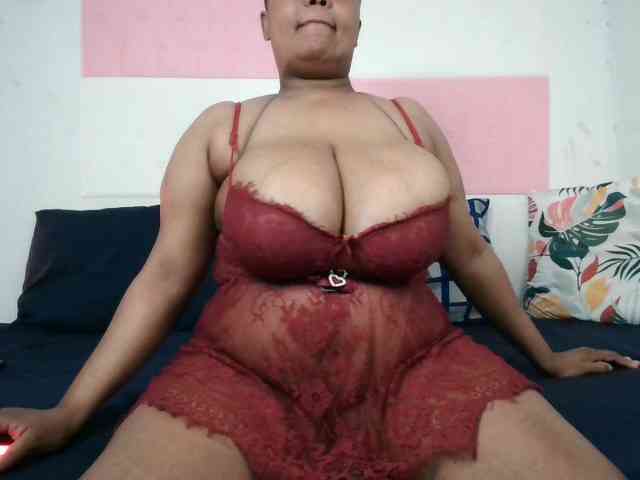 BIGTITTISXX webcam