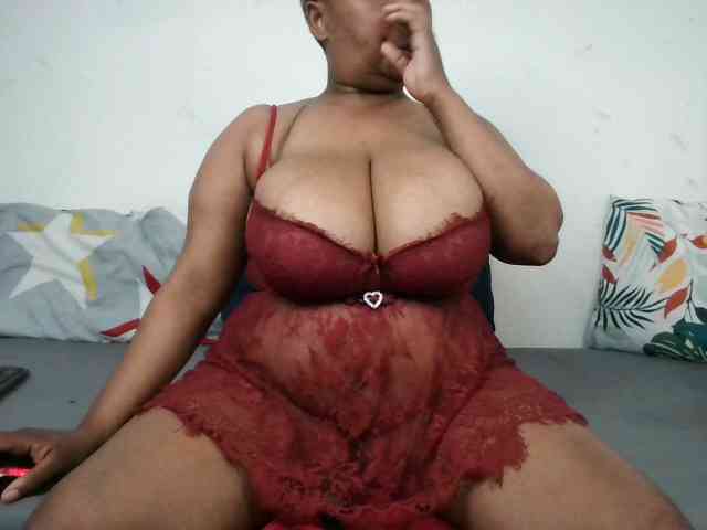 BIGTITTISXX webcam