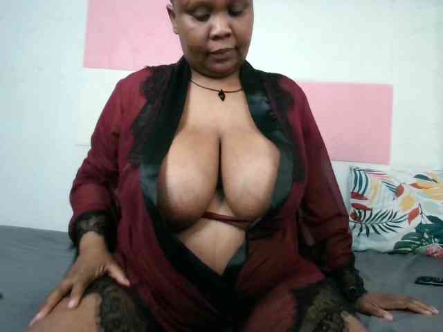 BIGTITTISXX webcam