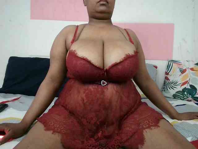 BIGTITTISXX webcam