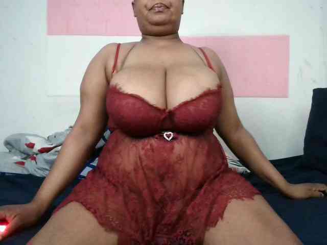 BIGTITTISXX webcam