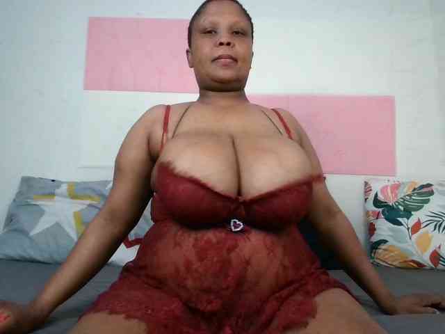 BIGTITTISXX webcam