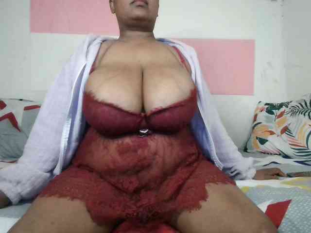 BIGTITTISXX webcam