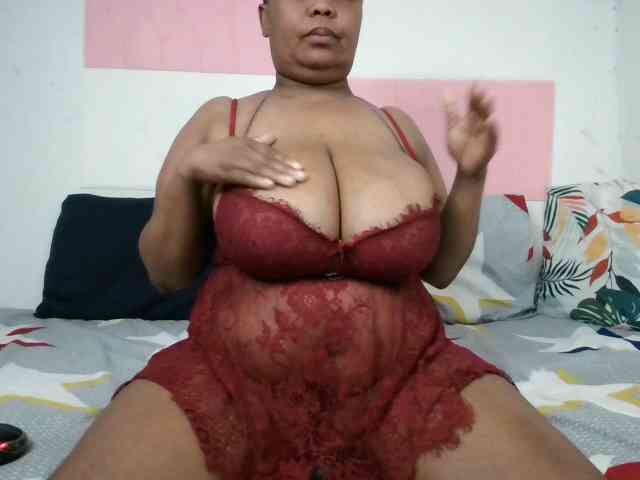 BIGTITTISXX webcam