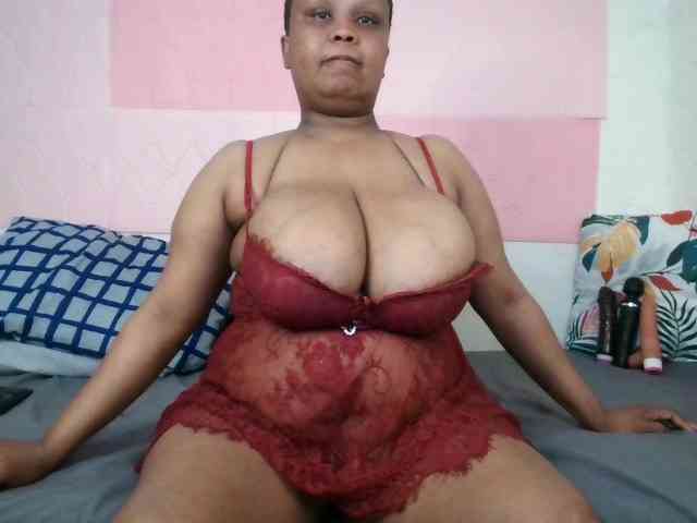 BIGTITTISXX webcam