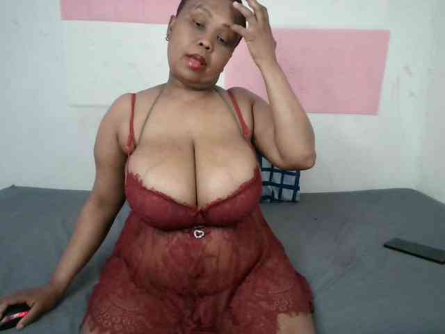 BIGTITTISXX webcam