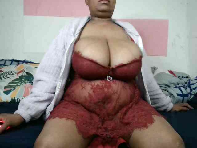 BIGTITTISXX webcam