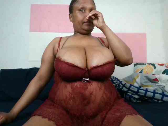 BIGTITTISXX webcam