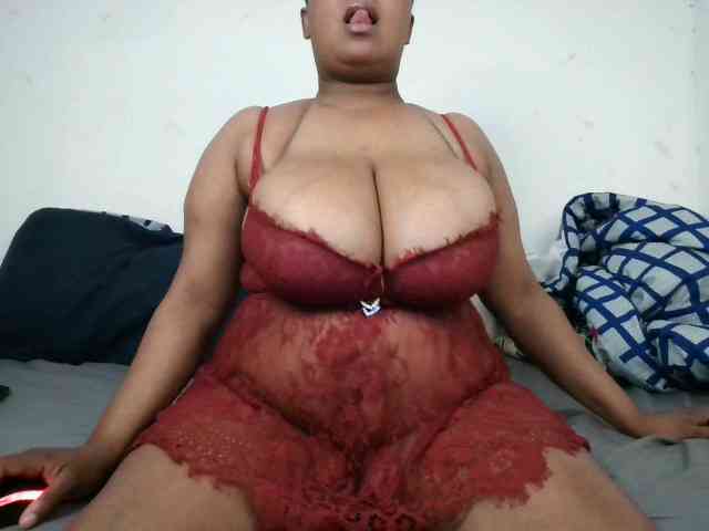 BIGTITTISXX webcam