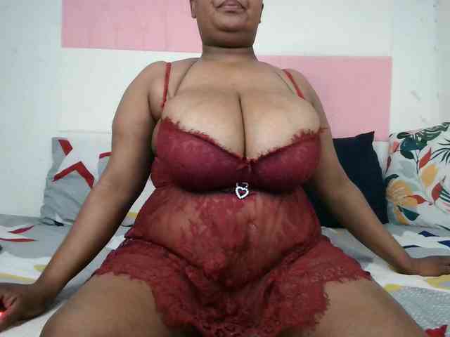 BIGTITTISXX webcam