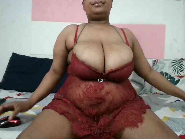 BIGTITTISXX webcam