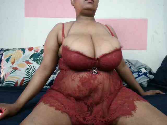 BIGTITTISXX webcam