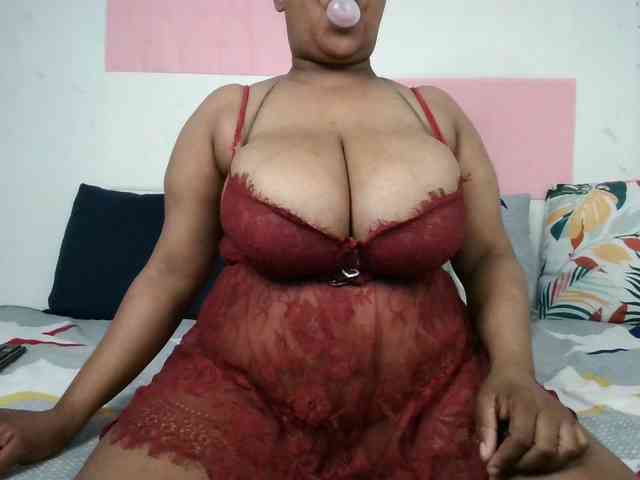 BIGTITTISXX webcam