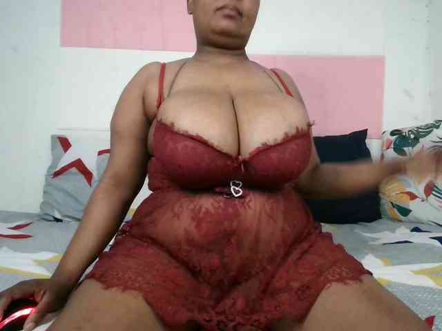 BIGTITTISXX webcam