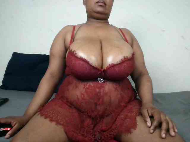 BIGTITTISXX webcam