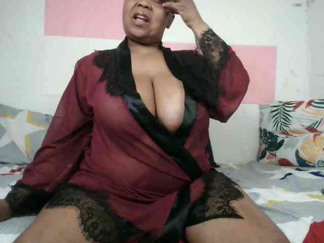 BIGTITTISXX webcam