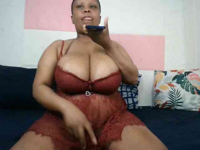 BIGTITTISXX webcam