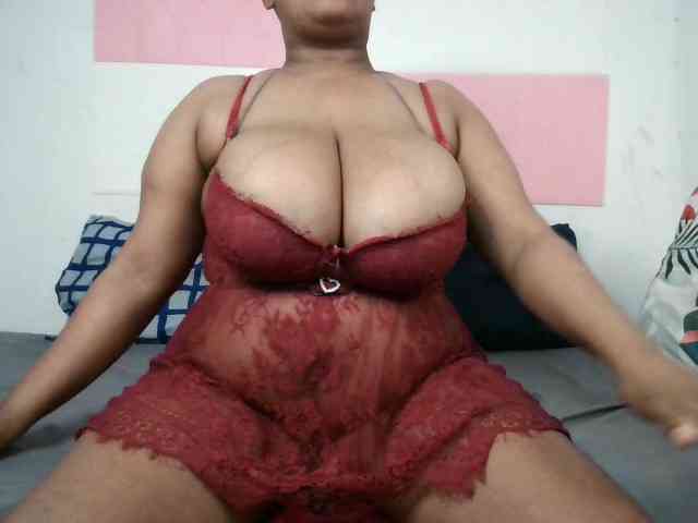 BIGTITTISXX webcam