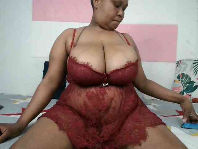 BIGTITTISXX webcam