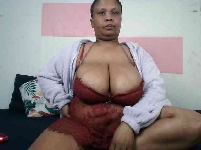 BIGTITTISXX webcam