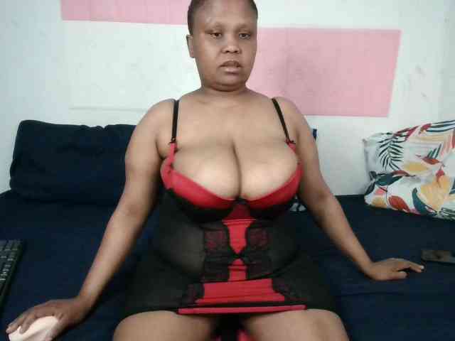 BIGTITTISXX webcam