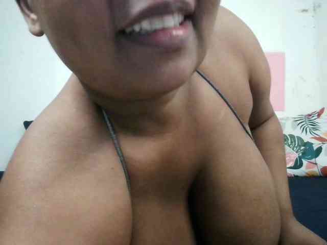 BIGTITTISXX webcam