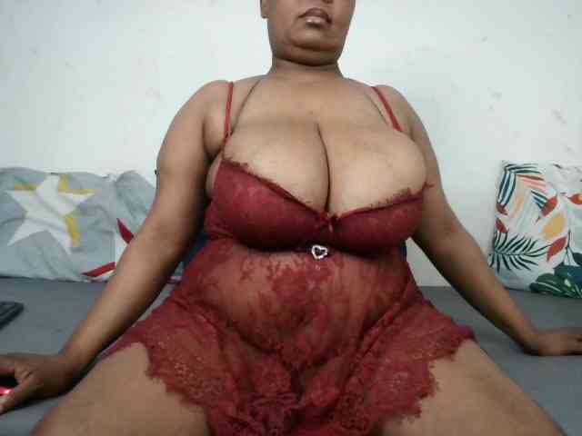 BIGTITTISXX webcam