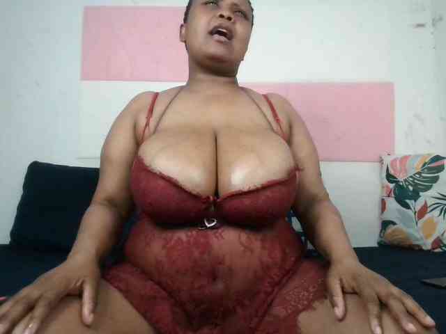 BIGTITTISXX webcam