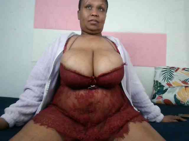 BIGTITTISXX webcam