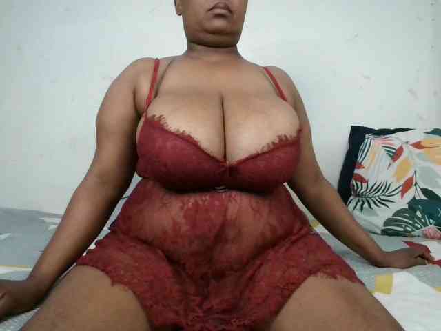 BIGTITTISXX webcam