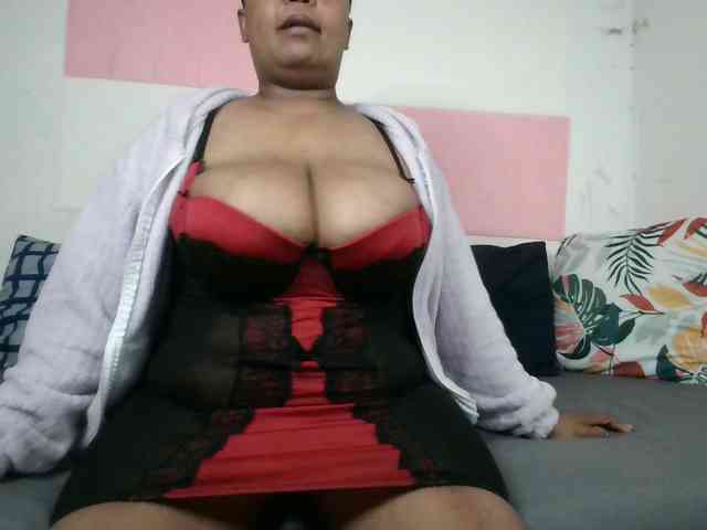 BIGTITTISXX webcam
