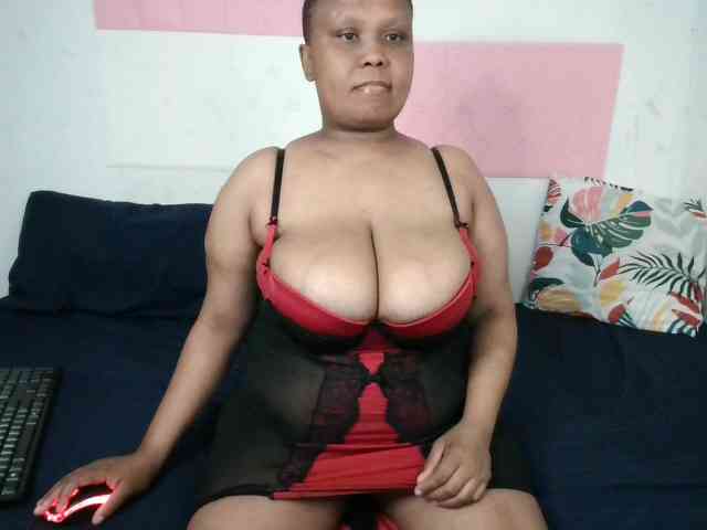 BIGTITTISXX webcam