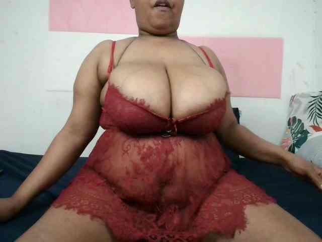 BIGTITTISXX webcam